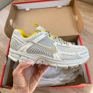 New Nike Vomero 5 Sneakers Shoes Light Bone Yellow